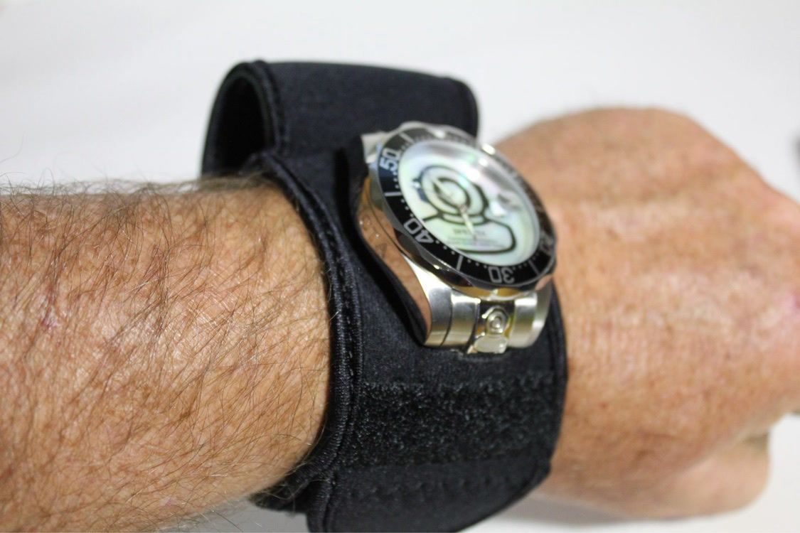 Black WATCH-ET with dive watch