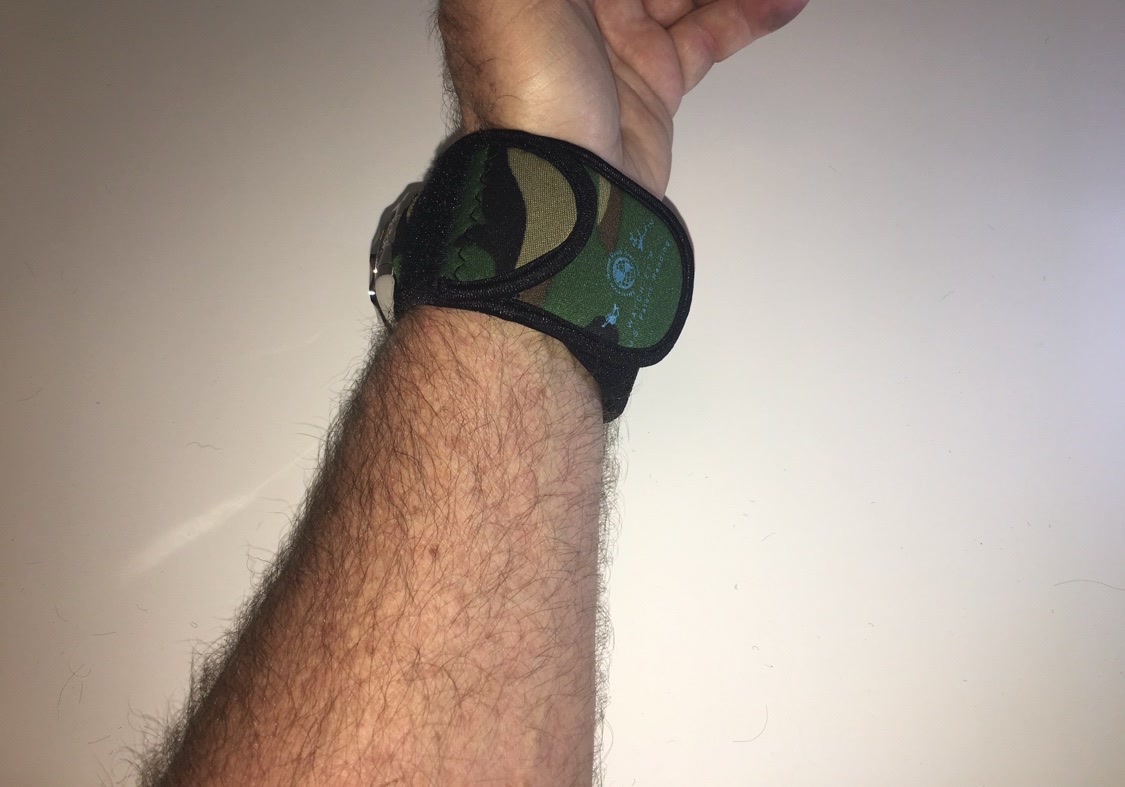 Camo WATCH-ET, side view on the wrist