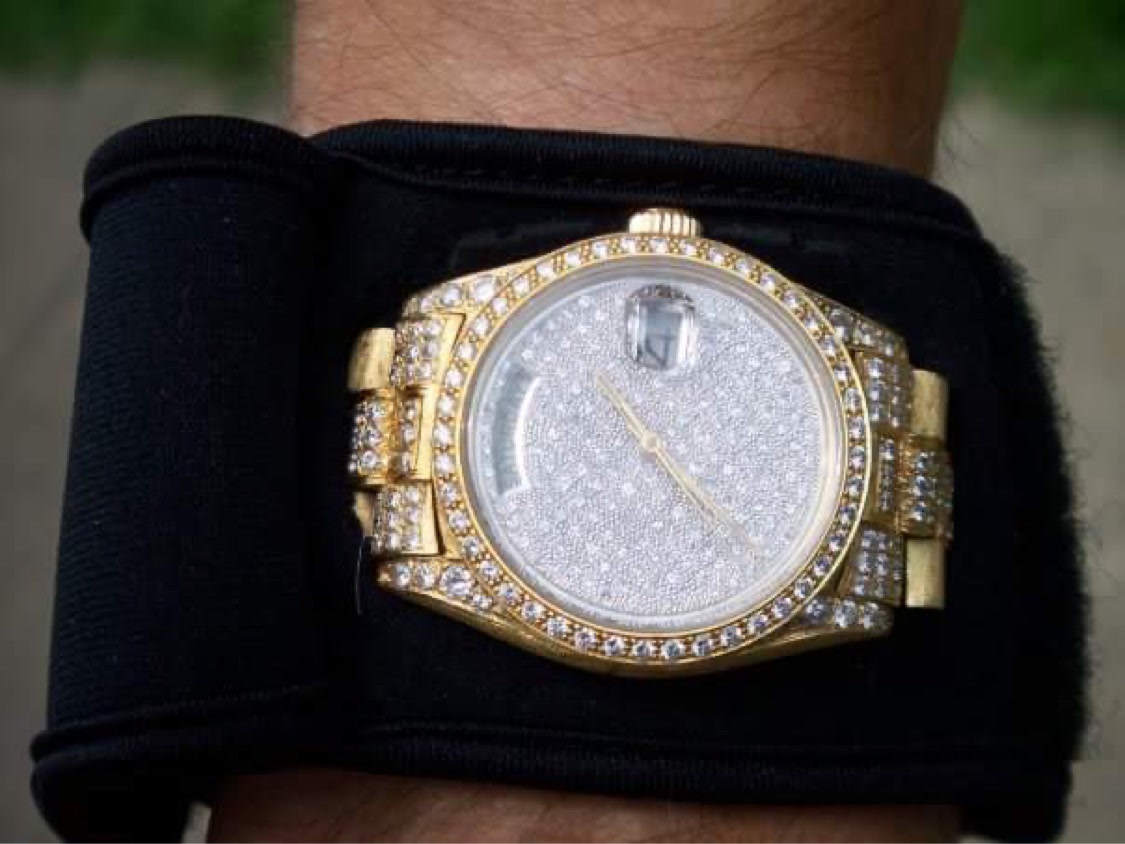 Black WATCH-ET protecting a gold diamond watch